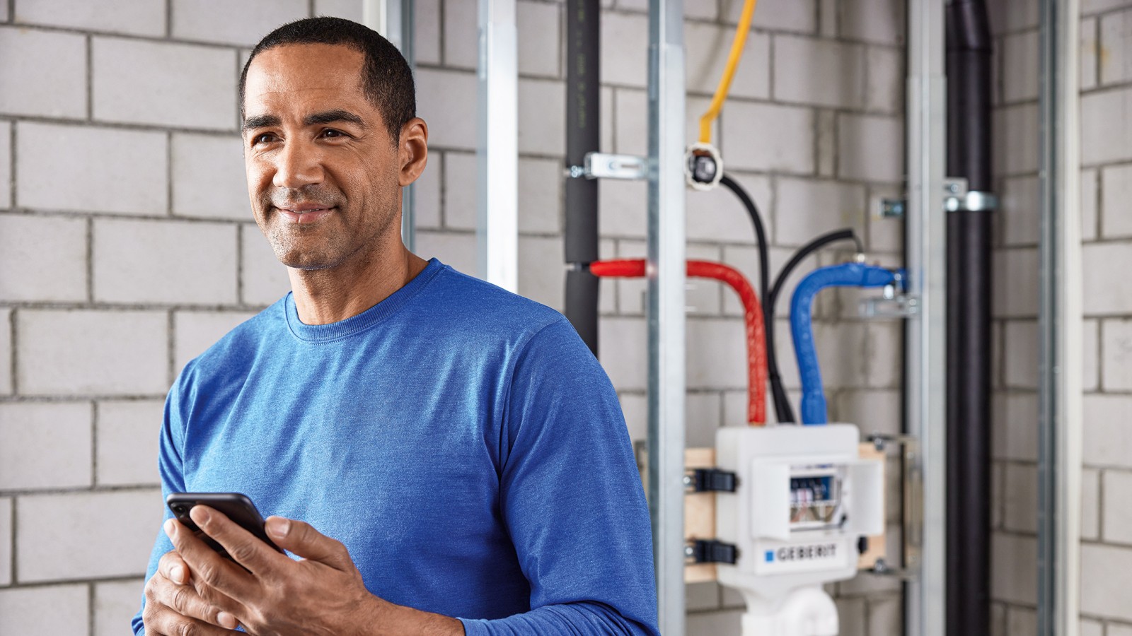 Le rinçage forcé hygiénique Geberit a été installé et configuré avec lʼapplication Geberit Control (© Geberit) Le rinçage forcé hygiénique Geberit a été installé et configuré avec lʼapplication Geberit Control (© Geberit)