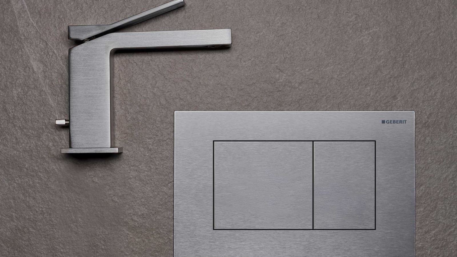 Geberit Sigma40 séduit par ses lignes épurées et rectilignes et s'harmonise parfaitement avec les robinets aux formes angulaires Geberit Sigma40 séduit par ses lignes épurées et rectilignes et s'harmonise parfaitement avec les robinets aux formes angulaires
