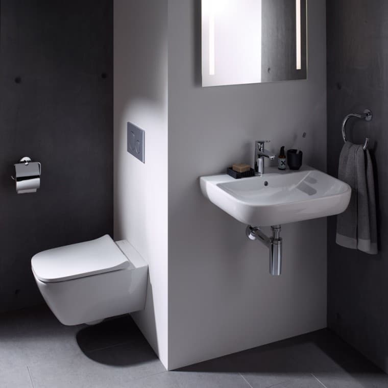 Plaatsbesparende keramische WC Plaatsbesparende keramische WC