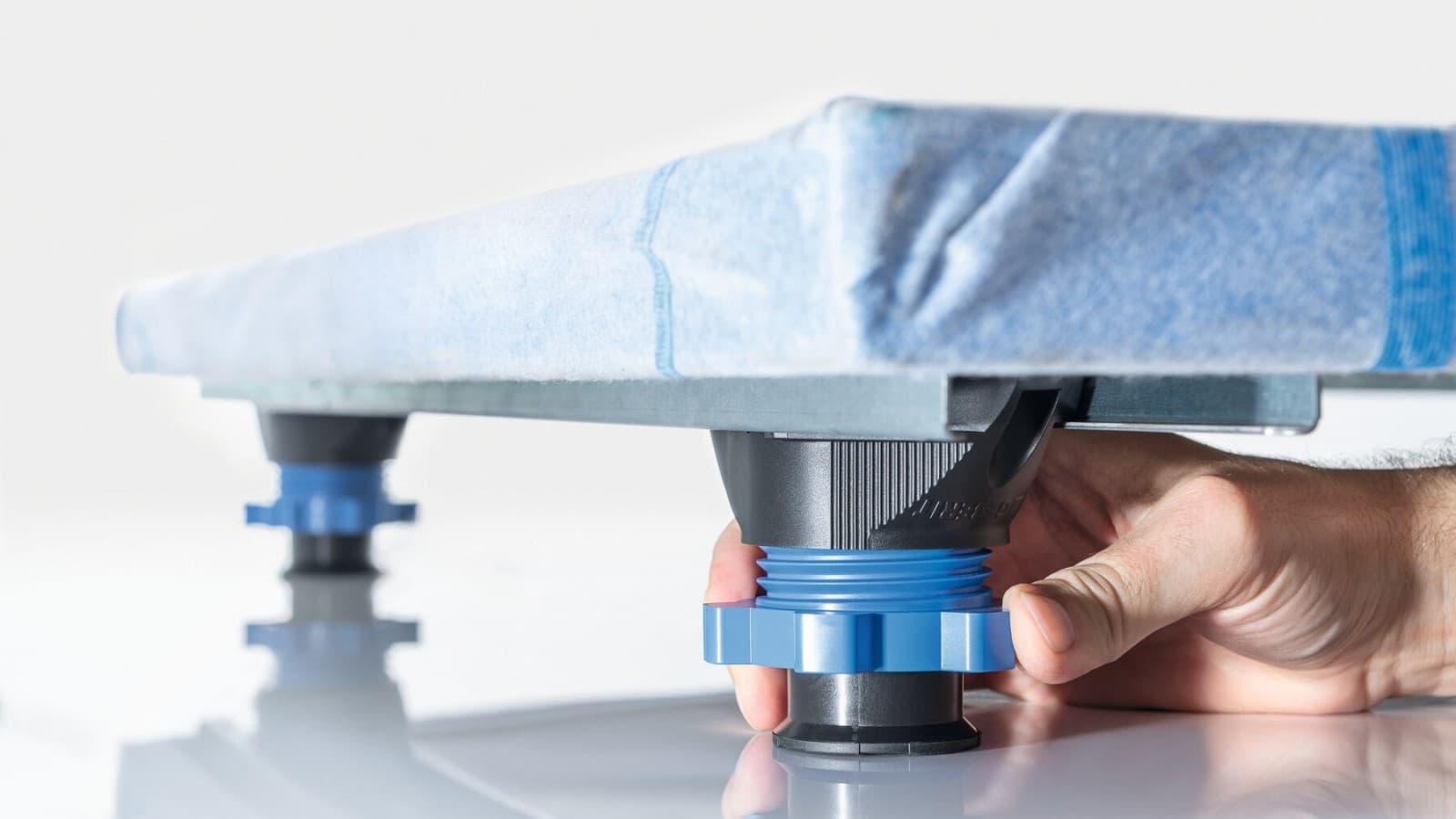 Basisset kan worden gemonteerd zonder gereedschap Basisset kan worden gemonteerd zonder gereedschap