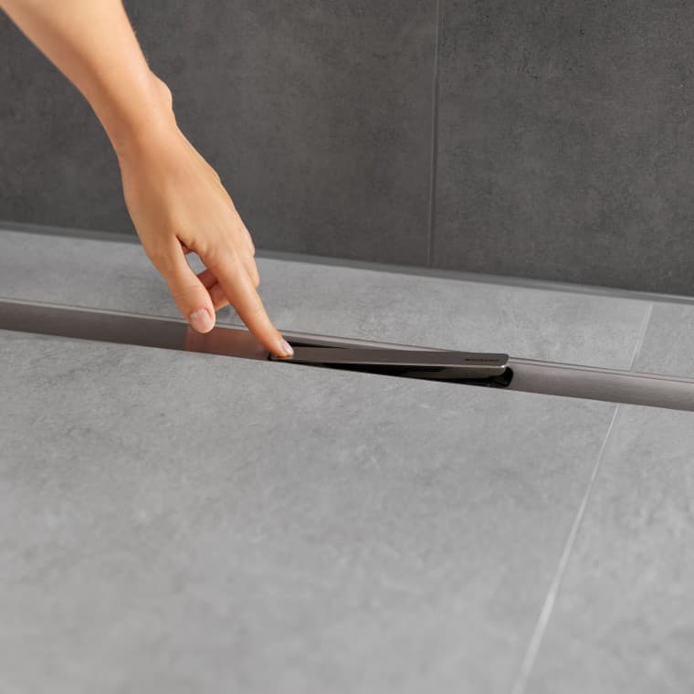 Het kam-inzetstuk vangt vuil en haar op en is gemakkelijk te verwijderen, af te spoelen en schoon te maken. Het kam-inzetstuk vangt vuil en haar op en is gemakkelijk te verwijderen, af te spoelen en schoon te maken.