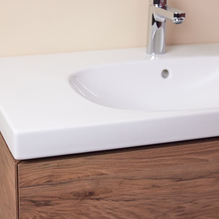 Dans la gamme de lavabos Mix & Match, vous pouvez combiner des appareils en céramique et des meubles issus de trois séries Geberit pour salle de bains (ici : lavabo Geberit Acanto avec meuble Geberit ONE). Dans la gamme de lavabos Mix & Match, vous pouvez combiner des appareils en céramique et des meubles issus de trois séries Geberit pour salle de bains (ici : lavabo Geberit Acanto avec meuble Geberit ONE).
