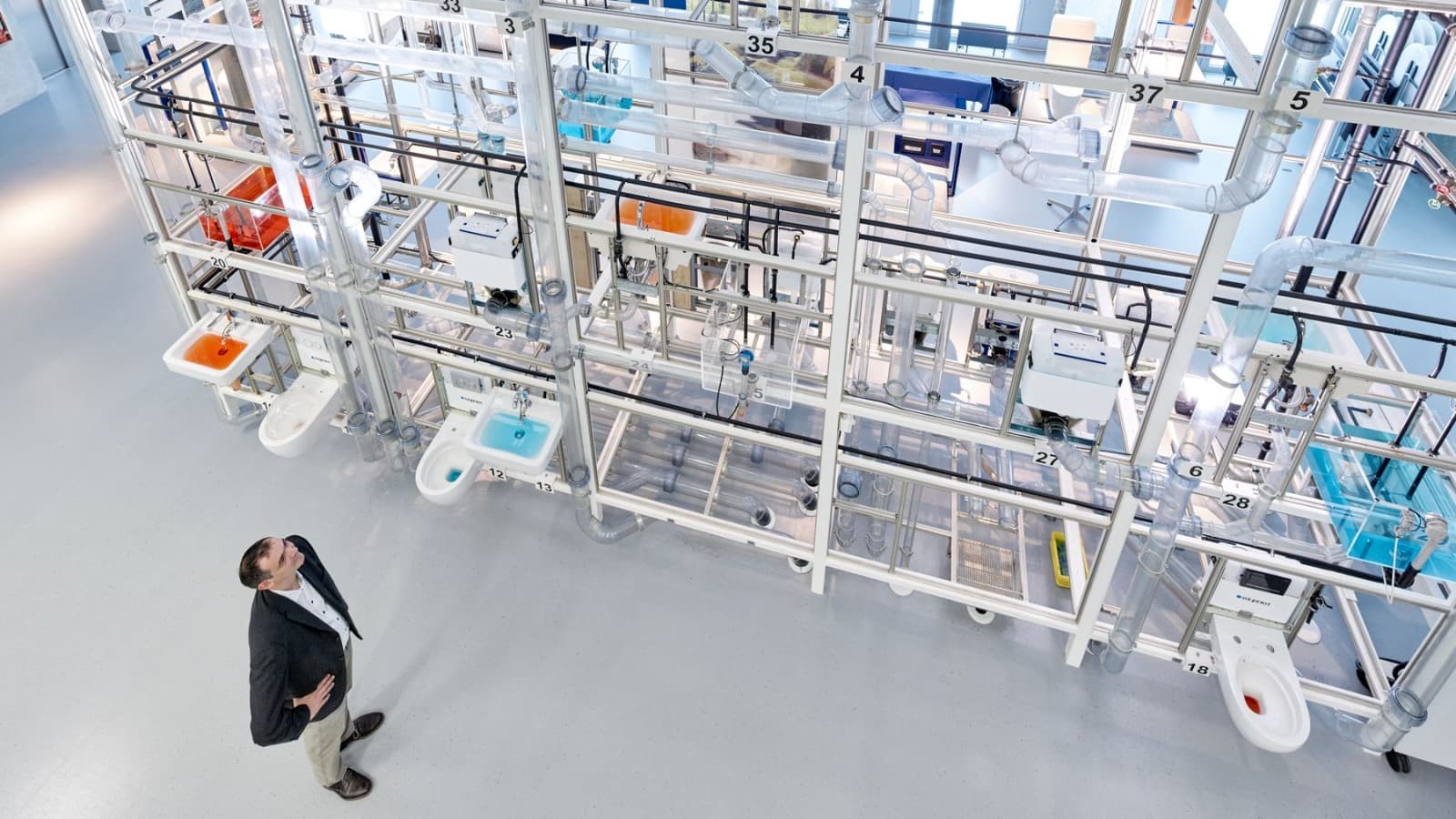 Scholingsmodule over de afwateringstoren in het Geberit-informatiecentrum in Jona Scholingsmodule over de afwateringstoren in het Geberit-informatiecentrum in Jona