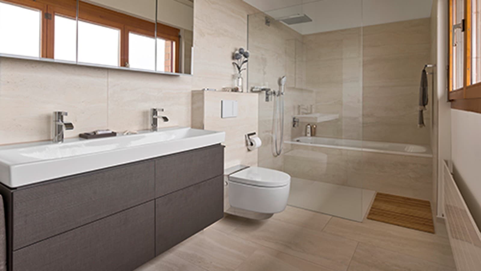 Salle de bains avec WC-douche Geberit AquaClean après rénovation Salle de bains avec WC-douche Geberit AquaClean après rénovation