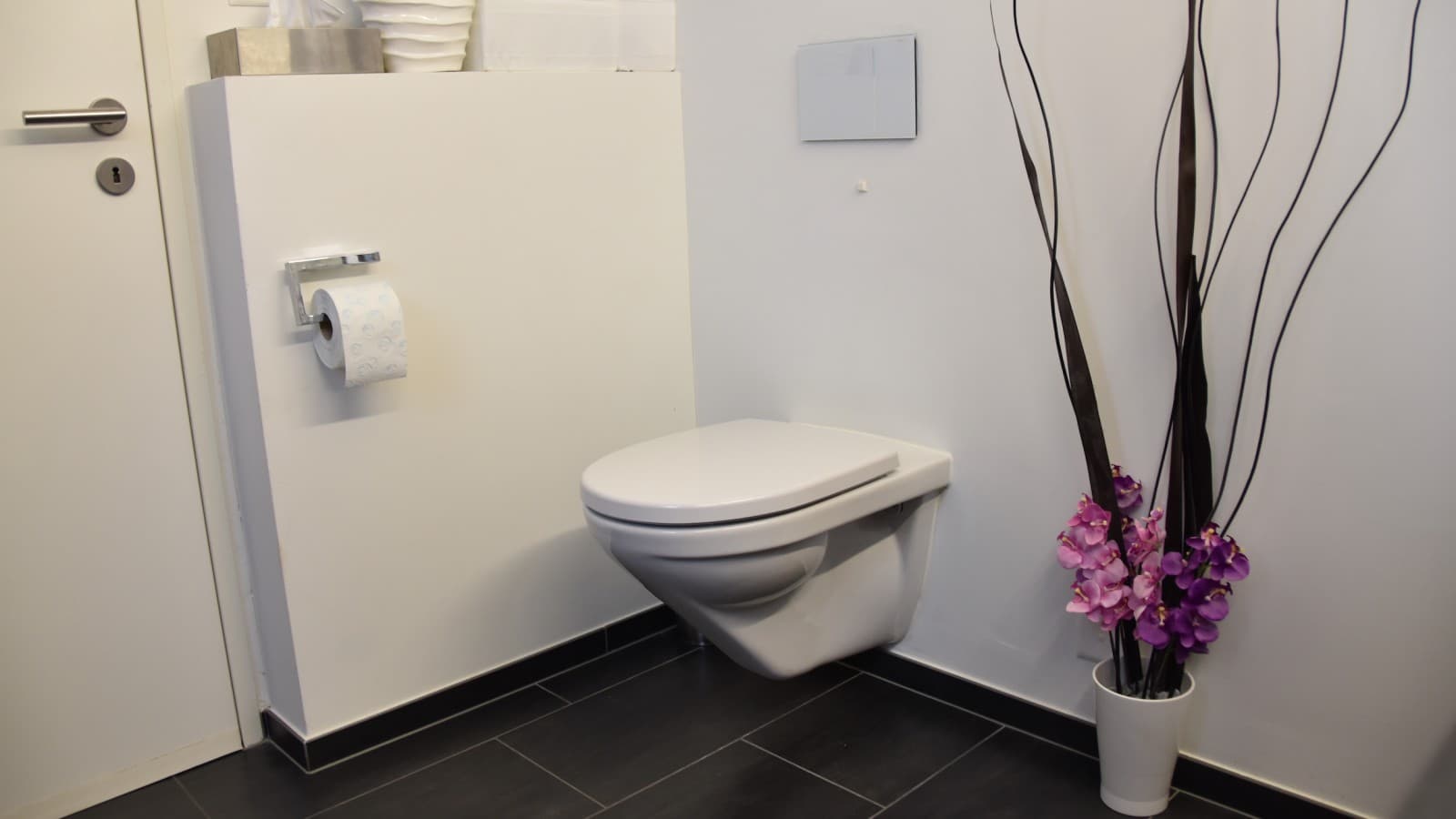 Situatie vóór een wc-potvervanging Situatie vóór een wc-potvervanging