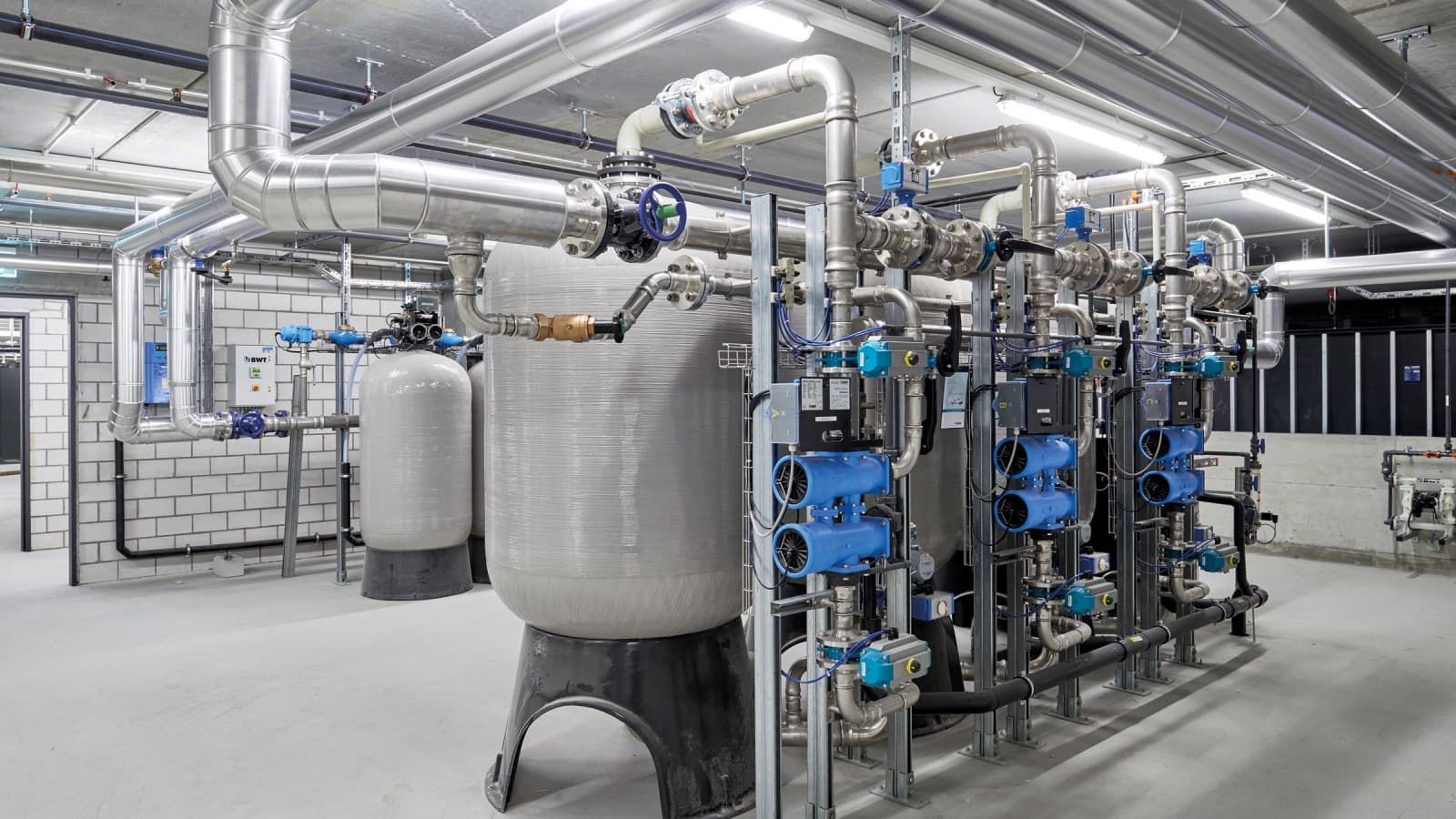 Station de traitement de l'eau équipée de systèmes de tuyauterie Geberit Mapress Acier Inoxydable pour diverses applications Station de traitement de l'eau équipée de systèmes de tuyauterie Geberit Mapress Acier Inoxydable pour diverses applications