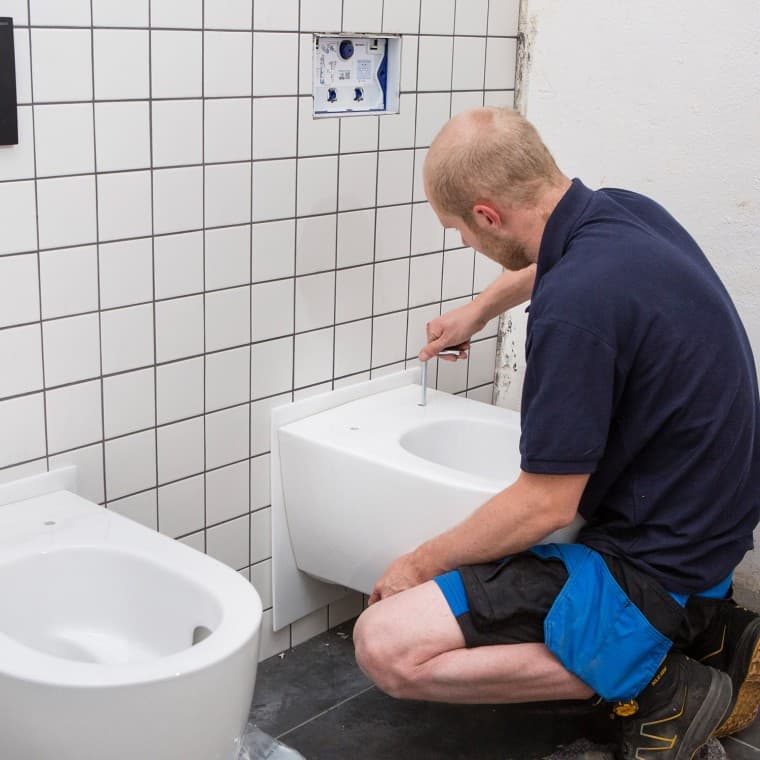 Les sanitaires ont été équipés de WC Geberit ONE qui, outre leur design, marquent aussi des points grâce à leur montage rapide (© Geberit). Les sanitaires ont été équipés de WC Geberit ONE qui, outre leur design, marquent aussi des points grâce à leur montage rapide (© Geberit).