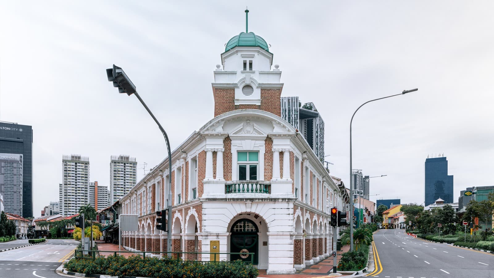 Het restaurant Born is gevestigd in het station Jinrikisha, een van de weinige historische gebouwen in Singapore (© Owen Raggett) Het restaurant Born is gevestigd in het station Jinrikisha, een van de weinige historische gebouwen in Singapore (© Owen Raggett)