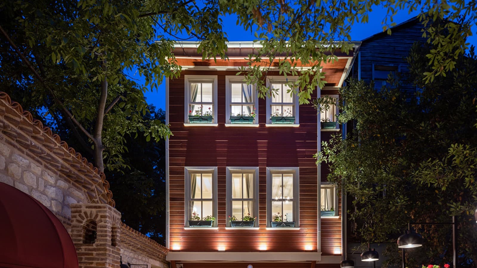 De binnenplaats van het Turkish House hotel in Istanbul combineert structurele en decoratieve elementen uit verschillende tijdperken (© Hotel Turkish House) De binnenplaats van het Turkish House hotel in Istanbul combineert structurele en decoratieve elementen uit verschillende tijdperken (© Hotel Turkish House)
