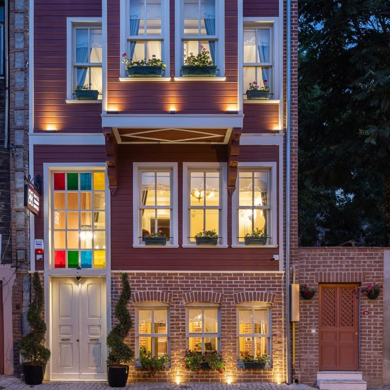 Het huis is gebouwd in traditionele houtbouw. Zowel buiten als binnen werden lokale, traditionele materialen gebruikt (© Hotel Turkish House) Het huis is gebouwd in traditionele houtbouw. Zowel buiten als binnen werden lokale, traditionele materialen gebruikt (© Hotel Turkish House)
