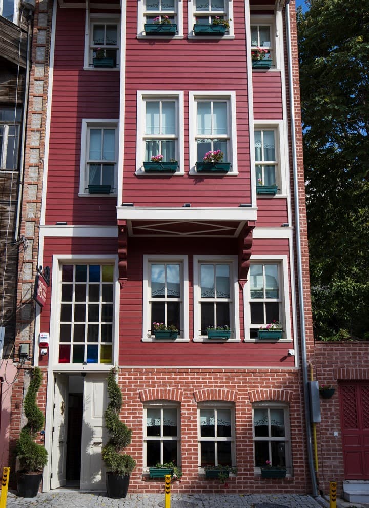 Voor en na: het gebouw bij de opening in 2022 (© Haydar Erçin) Voor en na: het gebouw bij de opening in 2022 (© Haydar Erçin)