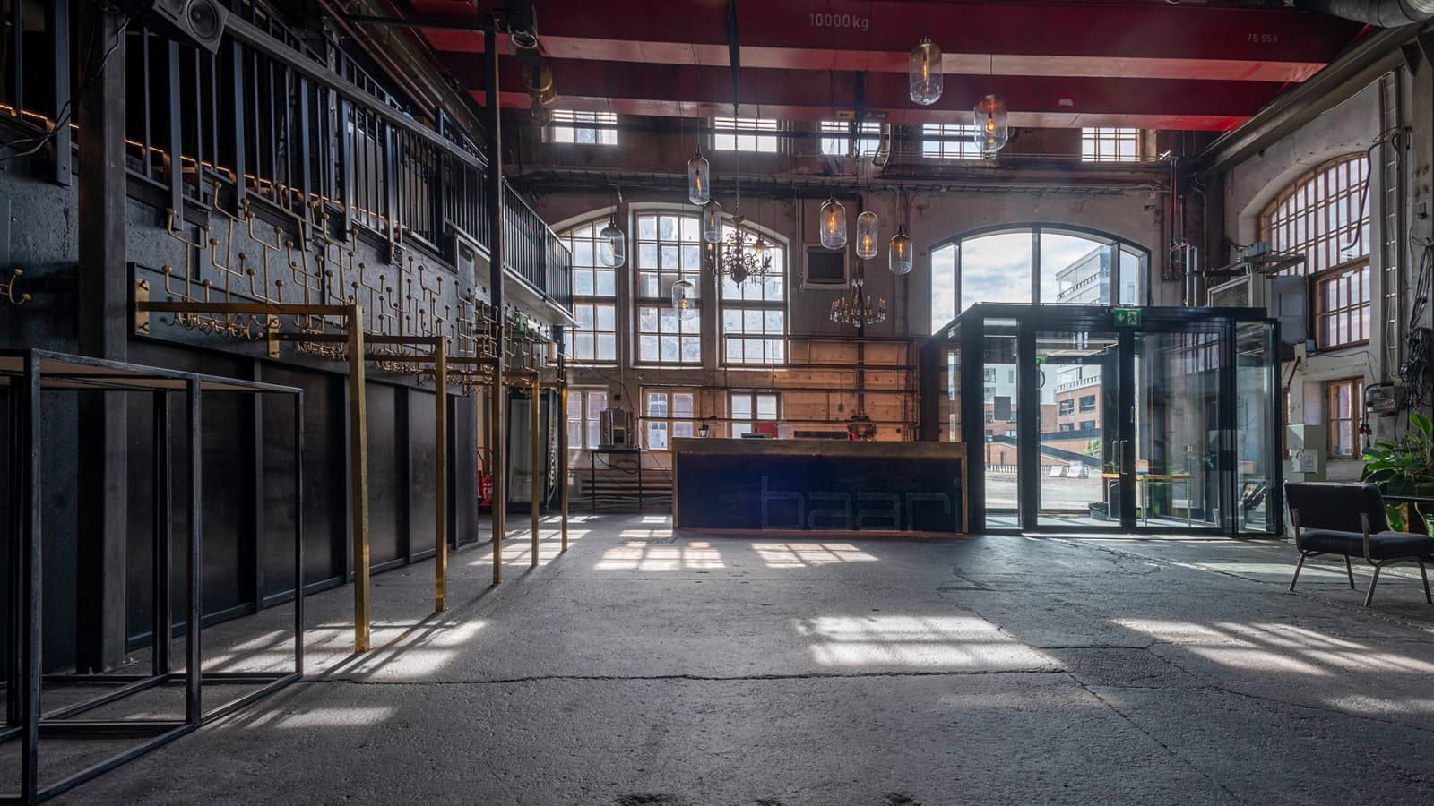 Het aanbod bij Konepaja is zeer divers. Hier is ruimte voor bars, clubs, sport- en culturele evenementen (© Kansallis Teatteri) Het aanbod bij Konepaja is zeer divers. Hier is ruimte voor bars, clubs, sport- en culturele evenementen (© Kansallis Teatteri)