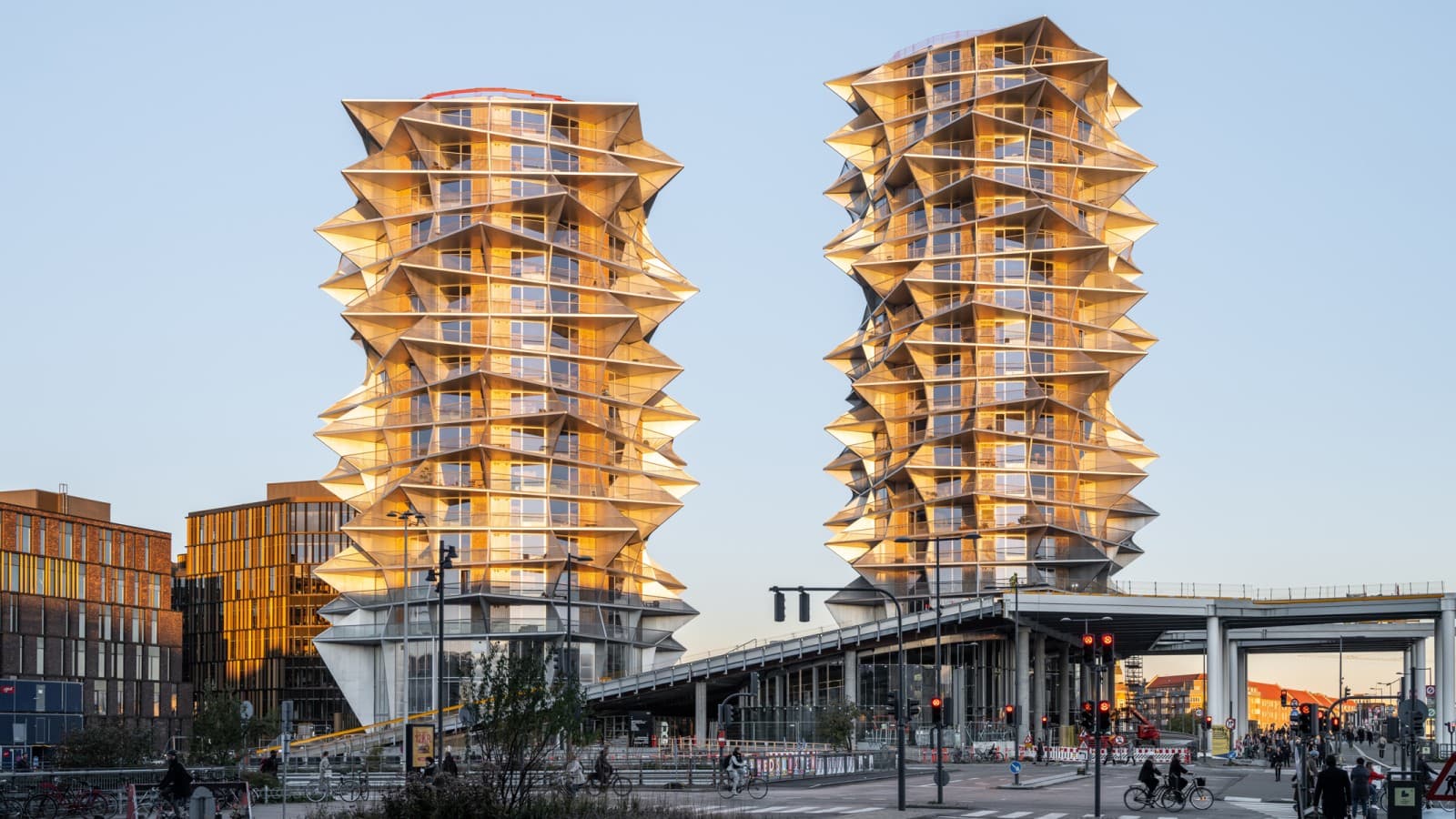 De Kaktus Towers bieden ruimte aan 495 micro-appartementen op een oppervlakte van 26.100 vierkante meter. (© Rasmus Hjortshøj) De Kaktus Towers bieden ruimte aan 495 micro-appartementen op een oppervlakte van 26.100 vierkante meter. (© Rasmus Hjortshøj)