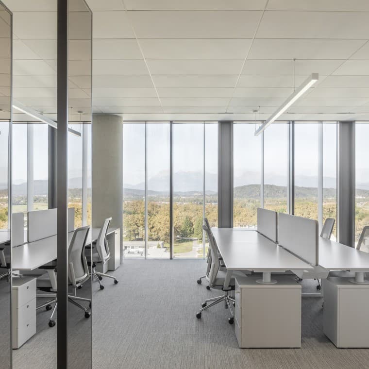 Werkplekken op negen verdiepingen: De kantoormodules kunnen worden gecombineerd of uitgebreid naargelang de behoeften van de huurders (© Ana Skobe) Werkplekken op negen verdiepingen: De kantoormodules kunnen worden gecombineerd of uitgebreid naargelang de behoeften van de huurders (© Ana Skobe)