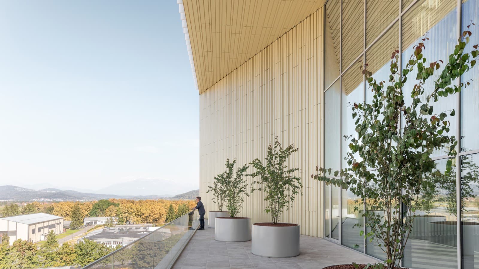 Spectaculair: De terrassen kijken uit over heel Ljubljana (© Ana Skobe) Spectaculair: De terrassen kijken uit over heel Ljubljana (© Ana Skobe)