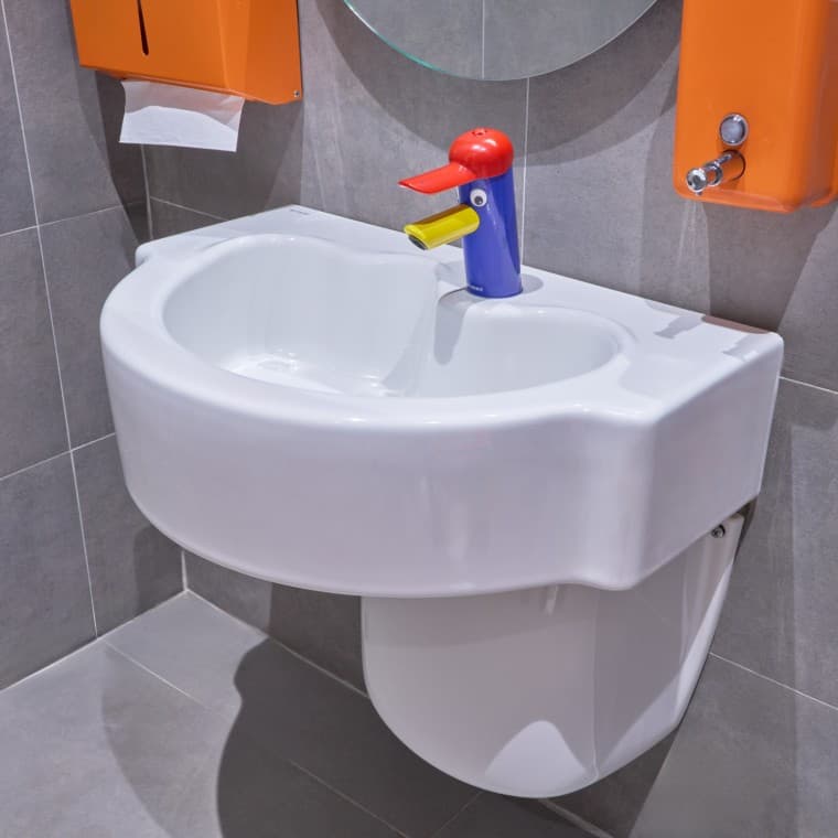 Voor de kinderen zijn producten uit de Geberit Bambini-lijn gebruikt. (© Oğuzhan Kasar) Voor de kinderen zijn producten uit de Geberit Bambini-lijn gebruikt. (© Oğuzhan Kasar)