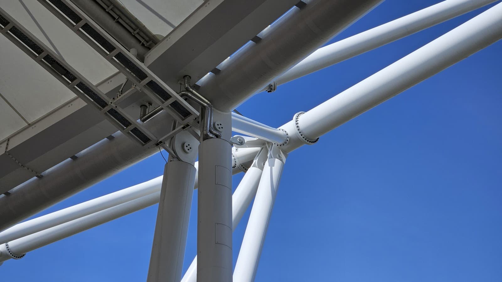 Het Geberit Pluvia afvoersystemen voor gebouwen is verborgen (© Geberit) Het Geberit Pluvia afvoersystemen voor gebouwen is verborgen (© Geberit)