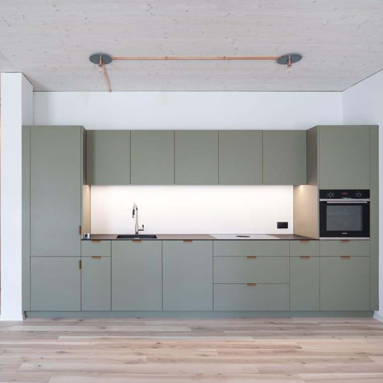 Er worden bovengrondse kabels geïnstalleerd om ervoor te zorgen dat het gebouw ook op lange termijn flexibel kan worden gebruikt. © Openly / Jens Ellensohn Er worden bovengrondse kabels geïnstalleerd om ervoor te zorgen dat het gebouw ook op lange termijn flexibel kan worden gebruikt. © Openly / Jens Ellensohn