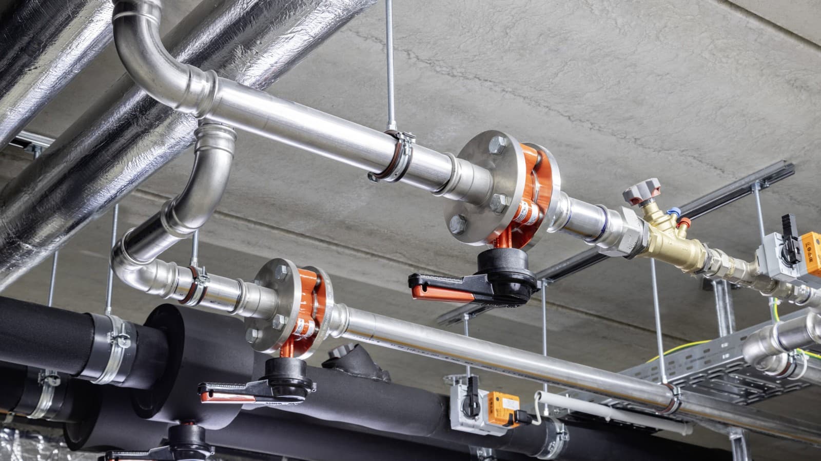 Geberit Mapress Acier Inoxydable et Geberit Mapress Therm ont été utilisés pour l'installation de refroidissement du nouveau bâtiment Geberit Mapress Acier Inoxydable et Geberit Mapress Therm ont été utilisés pour l'installation de refroidissement du nouveau bâtiment