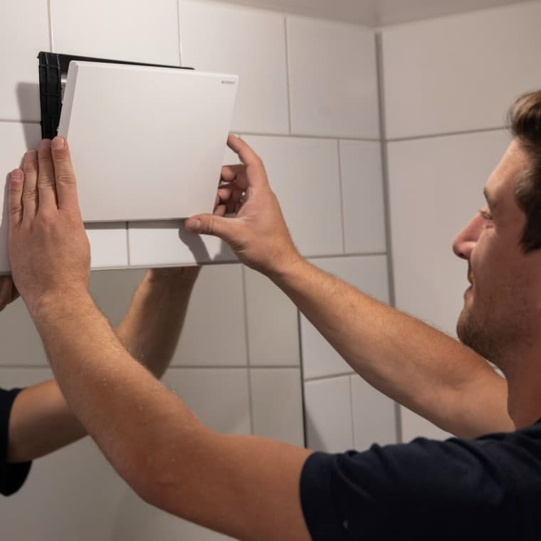 Geberit afdekplaat voor hygiënespoelingen in alpien wit Geberit afdekplaat voor hygiënespoelingen in alpien wit