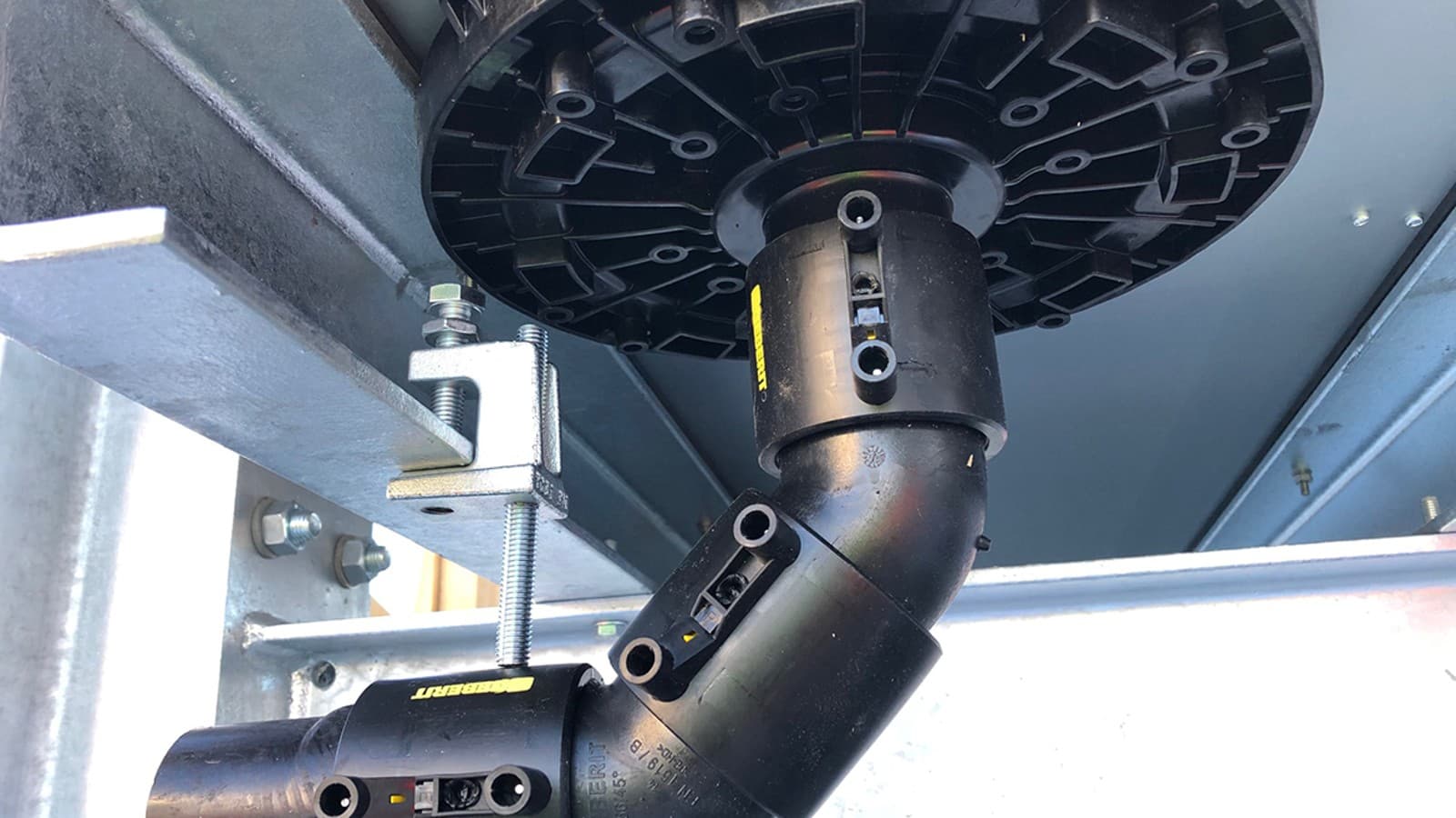 Savoir-faire de Geberit en pratique : système d'évacuation de toitures Pluvia (© Geberit) Savoir-faire de Geberit en pratique : système d'évacuation de toitures Pluvia (© Geberit)