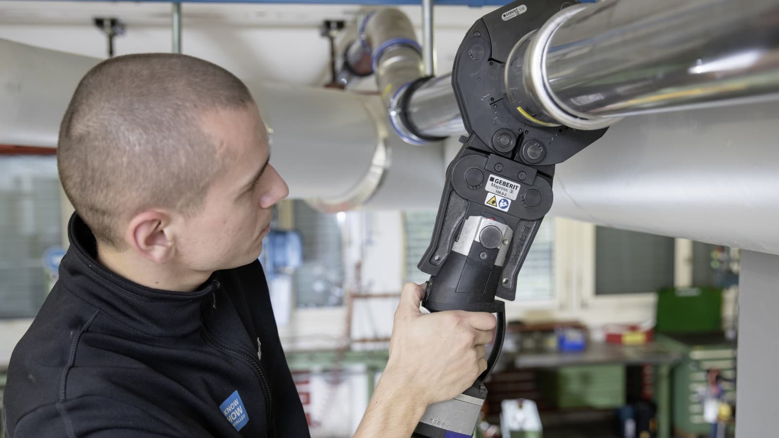 Perfect op elkaar afgestemd: fitting en persklem Perfect op elkaar afgestemd: fitting en persklem