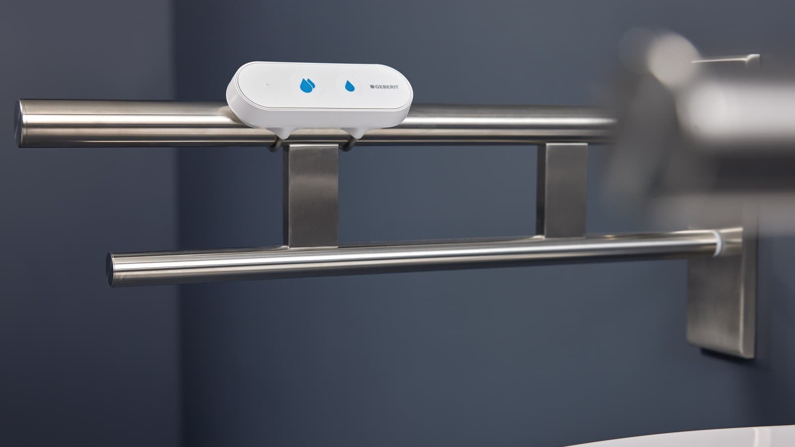 La télécommande Bluetooth® Geberit est facile à installer et peut également être intégrée ultérieurement sans effort. La télécommande Bluetooth® Geberit est facile à installer et peut également être intégrée ultérieurement sans effort.