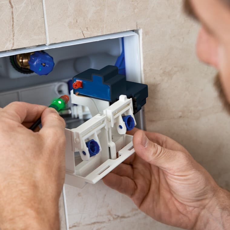 Weergave van de stroomvoorziening bij achteraf inbouwen van de HS05 hygiënische spoeling door een installateur. Weergave van de stroomvoorziening bij achteraf inbouwen van de HS05 hygiënische spoeling door een installateur.