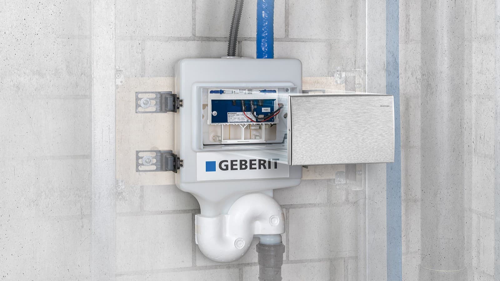 Een Geberit HS30 hygiënespoeling geïnstalleerd aan het einde van een stijgleiding (© Geberit) Een Geberit HS30 hygiënespoeling geïnstalleerd aan het einde van een stijgleiding (© Geberit)