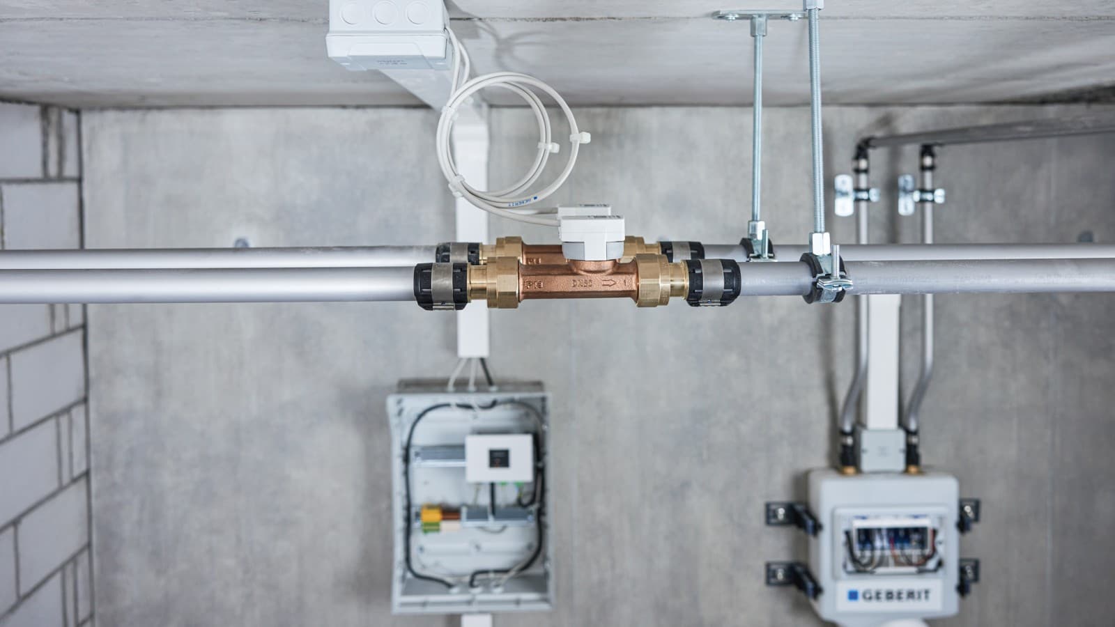 The Geberit sensors for GEBUS are connected directly to the Gateway The Geberit sensors for GEBUS are connected directly to the Gateway